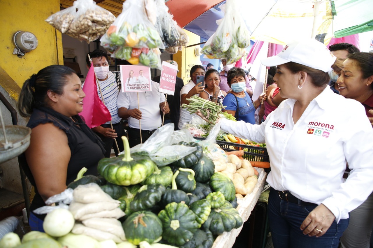 Mara Lezama en Mercado de Felipe Carrillo Puerto