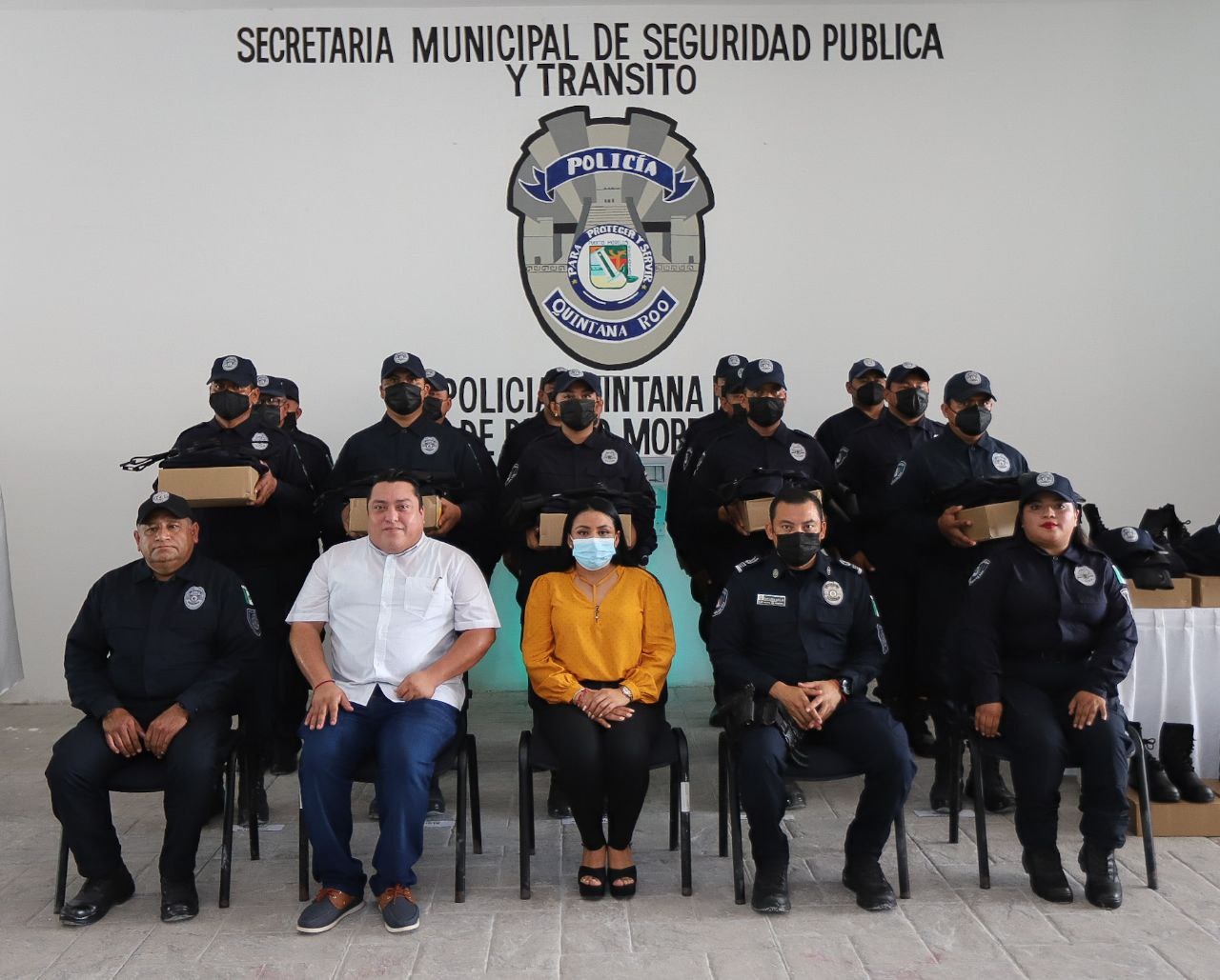 Dignifica Blanca Merari a la policía de Puerto Morelos.