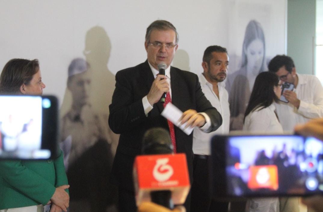 Marcelo Ebrard evita hablar como “presidenciable” en Cancún 