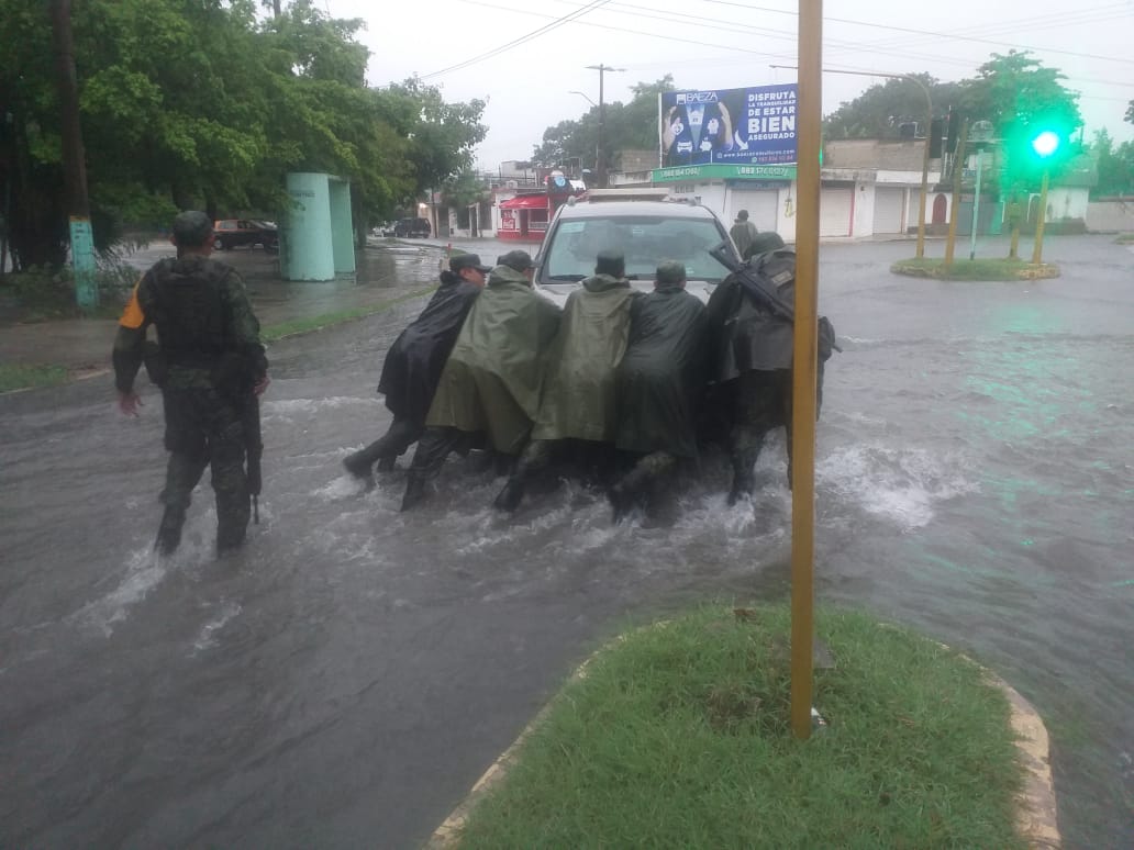 Onda Tropical 23 provoca caos en Chetumal.
