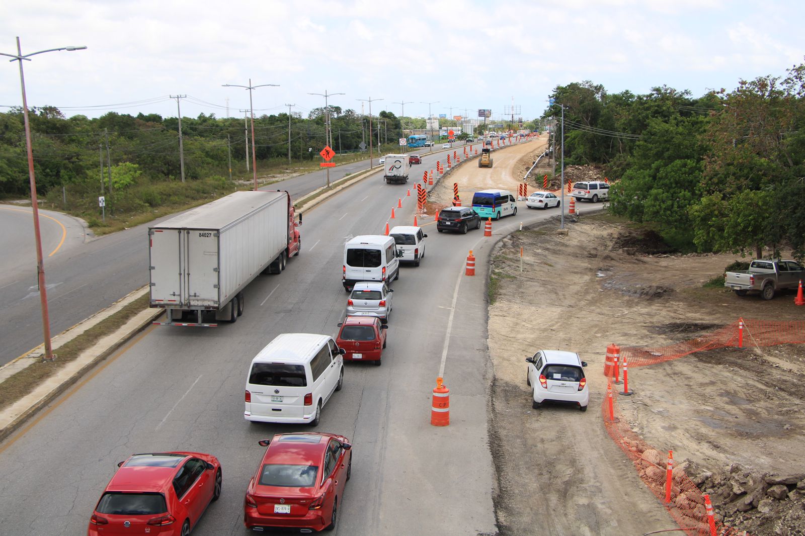 Aplican operativo vial en Cancún ante obras del Boulevard Colosio