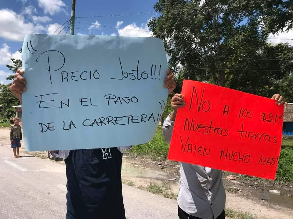 Ejidatarios bloquean carretera en el sur de Quintana Roo.