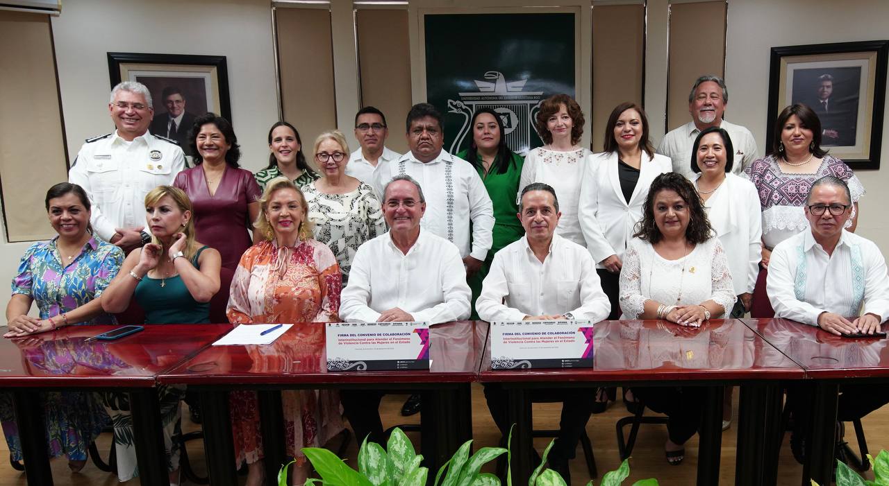 Signa Carlos Joaquín acuerdo interinstitucional para combatir violencia contra las mujeres.