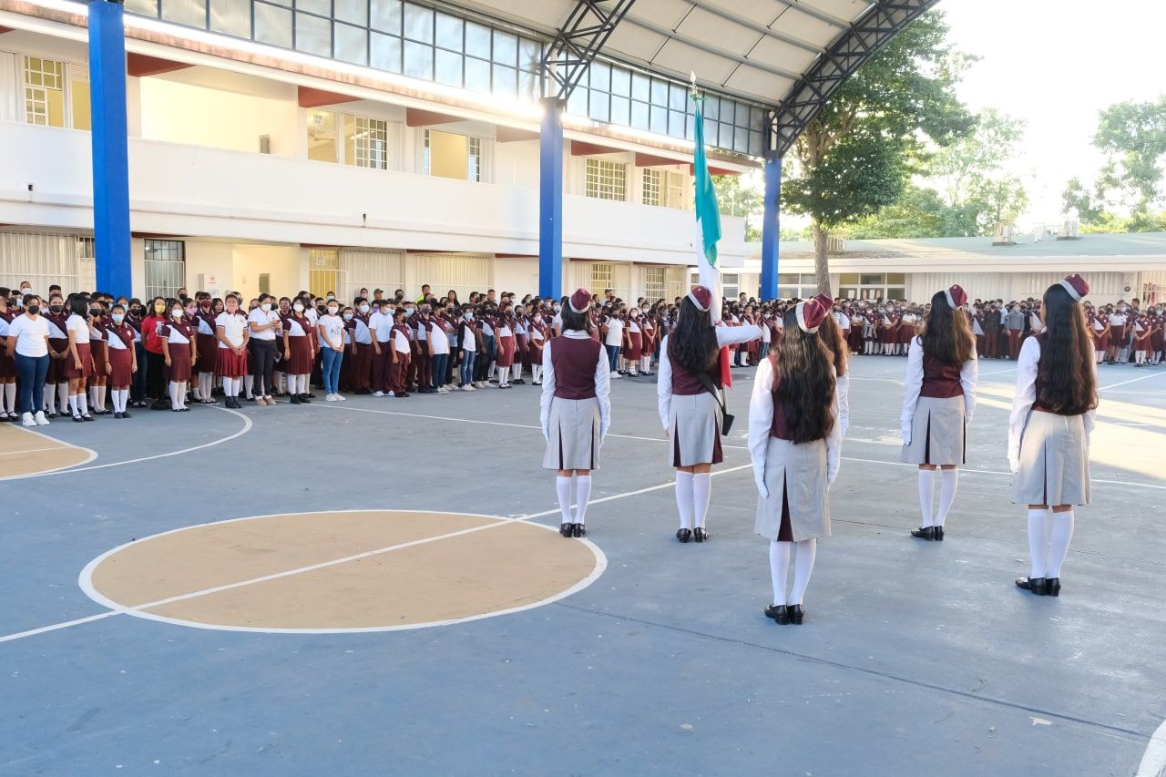 Lili Campos entregará 33 mil uniformes escolares gratuitos
