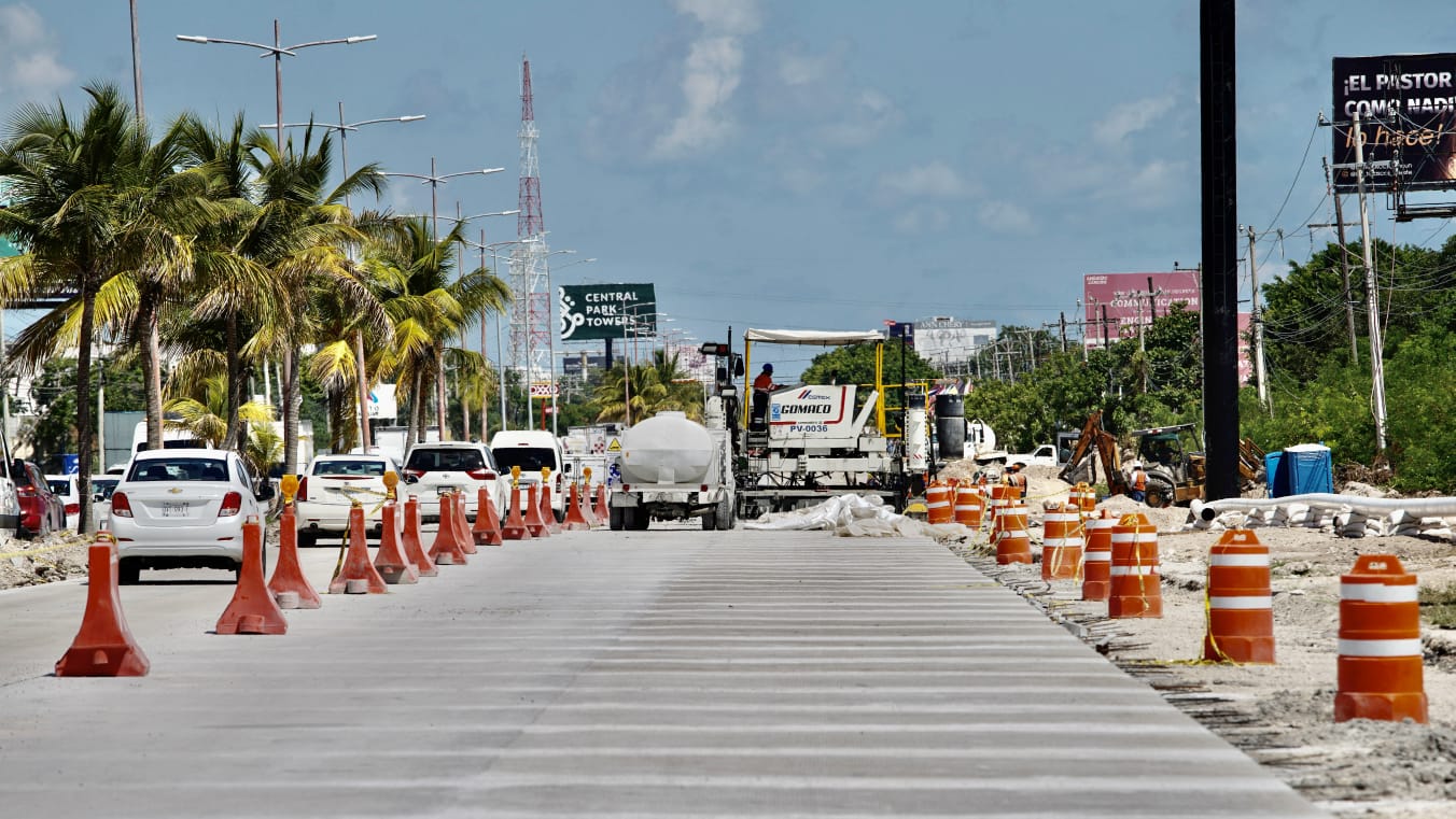 Mara Lezama da seguimiento a obras de vialidad en Cancún