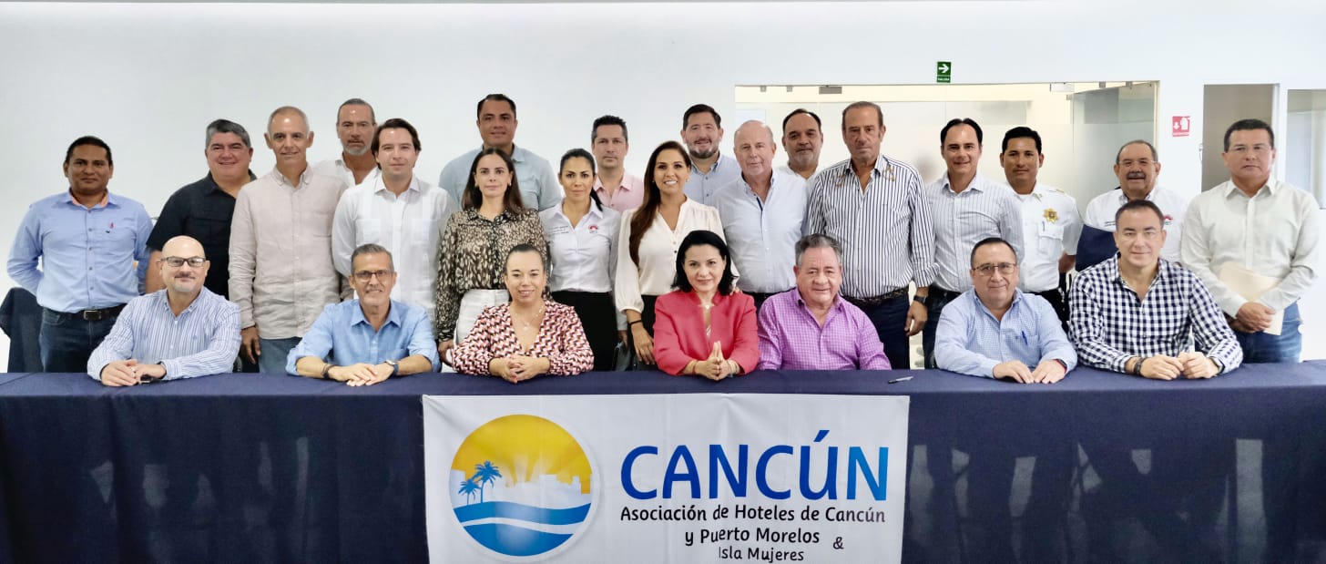 Mara Lezama da seguimiento a obras de vialidad en Cancún