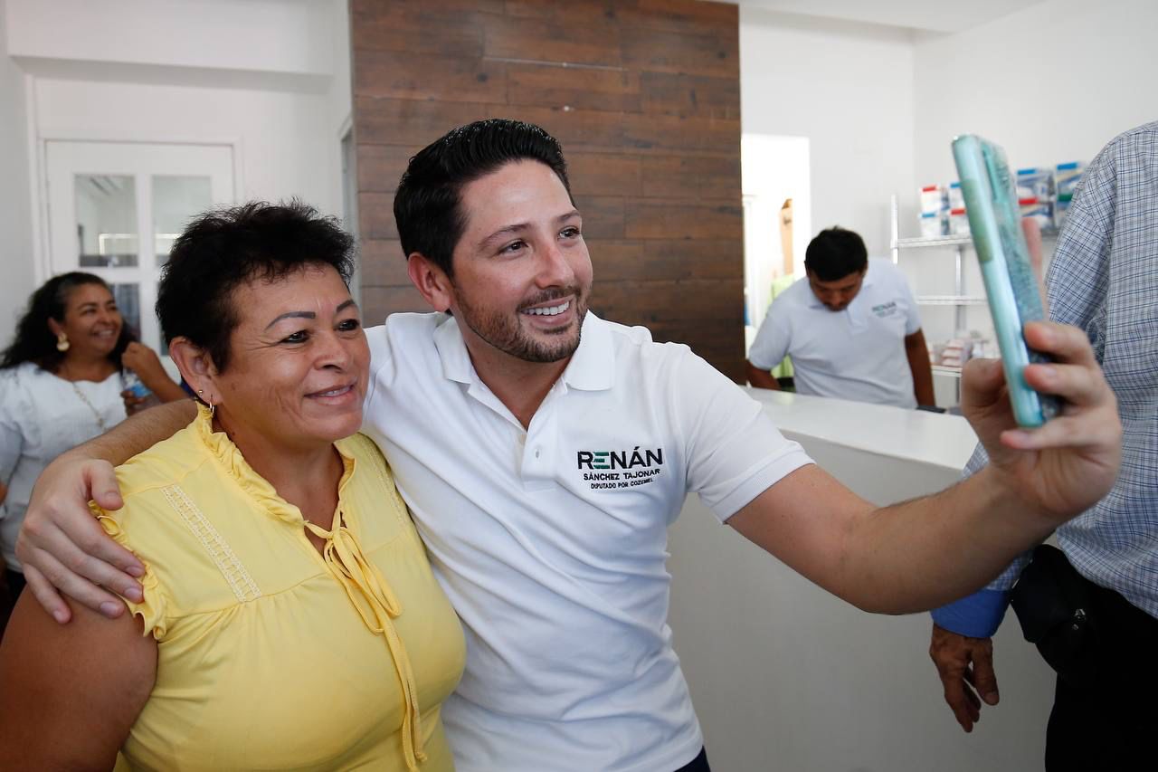 Renán Sánchez Tajonar inaugura Casa de Gestión en Cozumel
