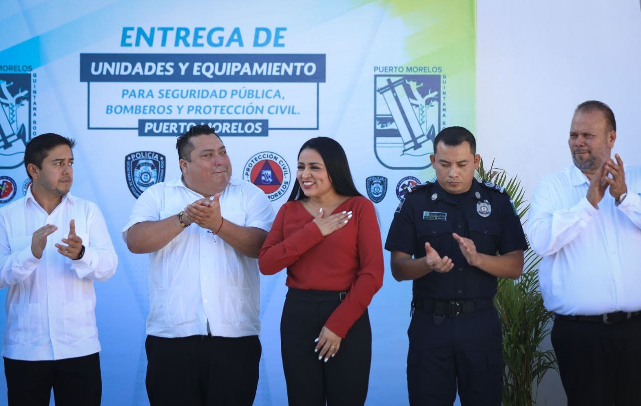 Entrega Blanca Merari vehículos y equipos a Seguridad Pública, Protección Civil y Bomberos.