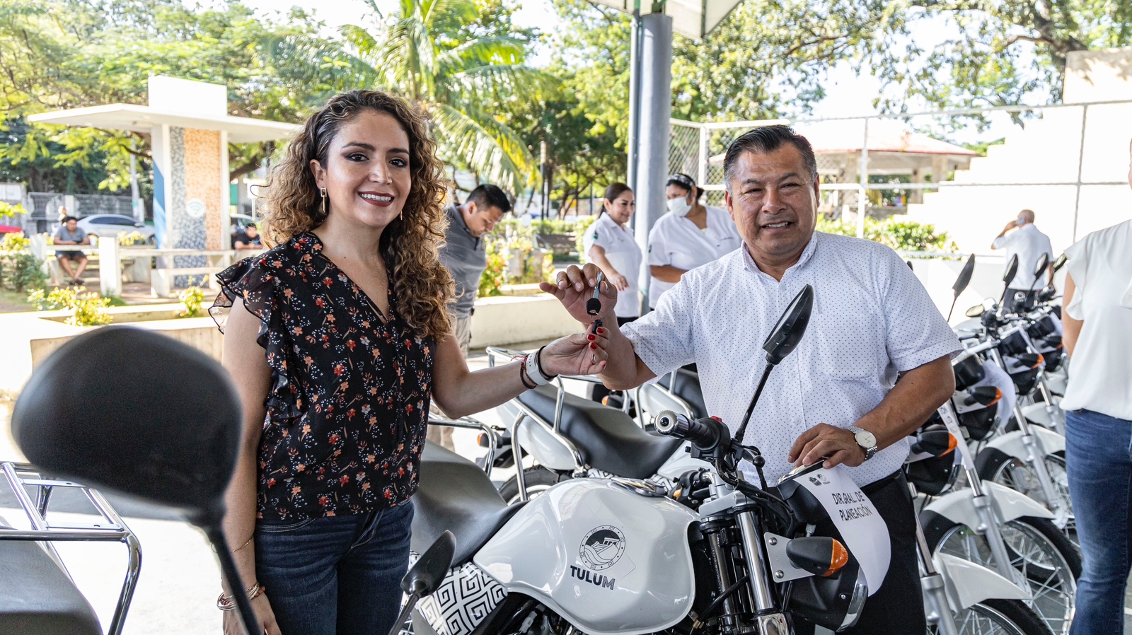 Equipa Marciano Dzul a diez direcciones de su administración con motocicletas nuevas