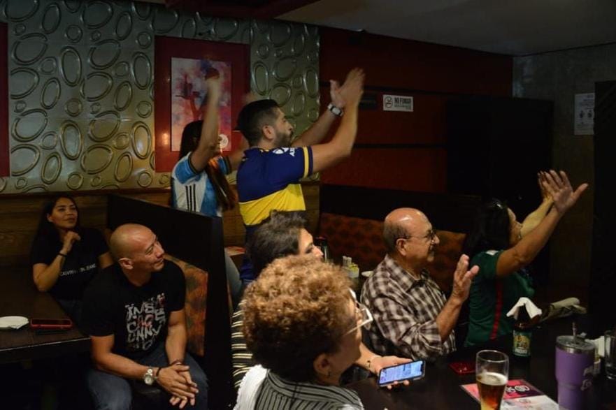 Restauranteros de Cancún celebran repunte por mundial de fútbol.