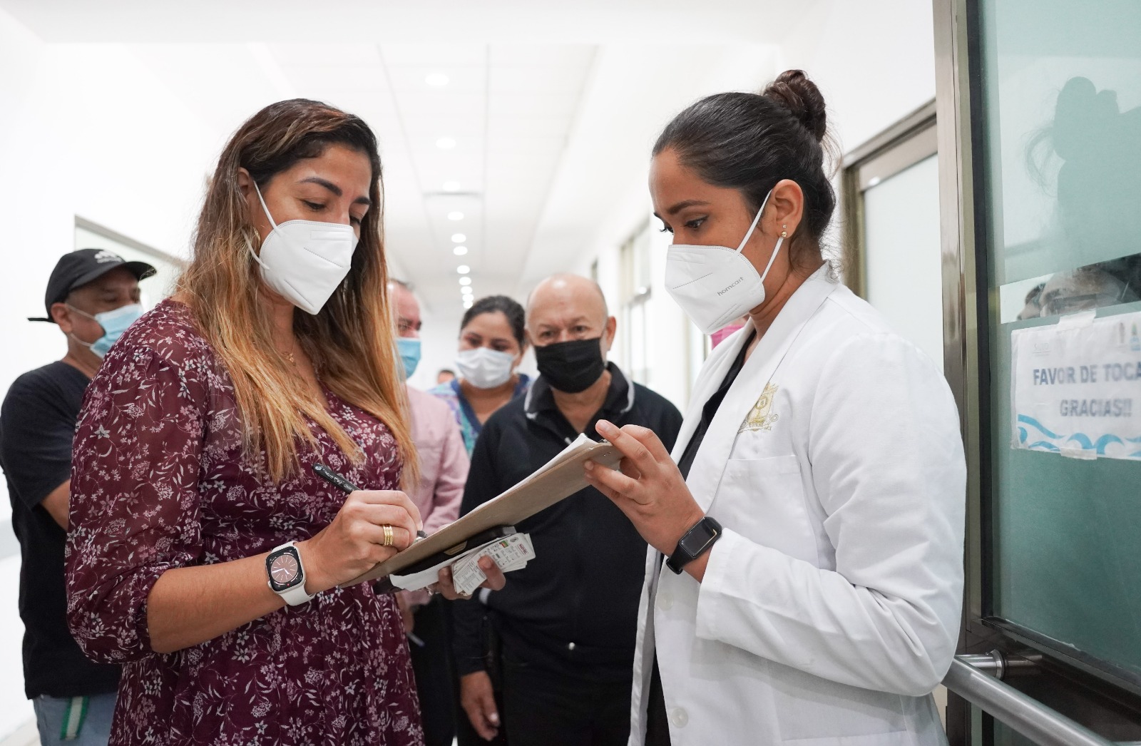 Asiste Marybel Villegas a visitar pacientes al Hospital General 