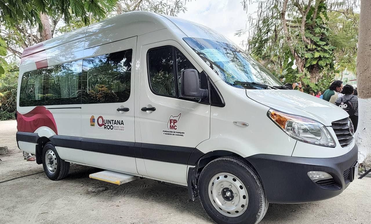 Mara Lezama entrega equipo, uniformes, vehículos e infraestructura a la Fundación de Parques y Museos de Cozumel