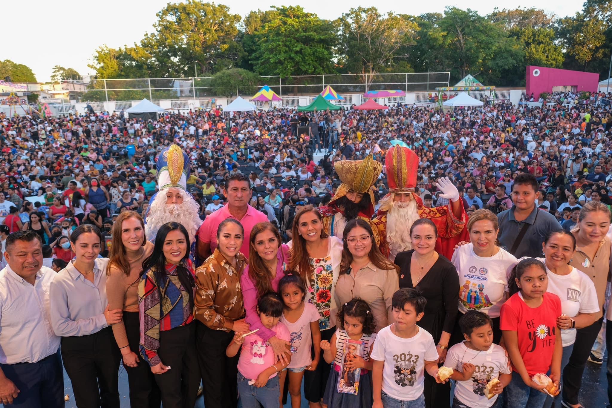 Celebra Mara Lezama Día de Reyes con miles de niñas y niños de Chetumal