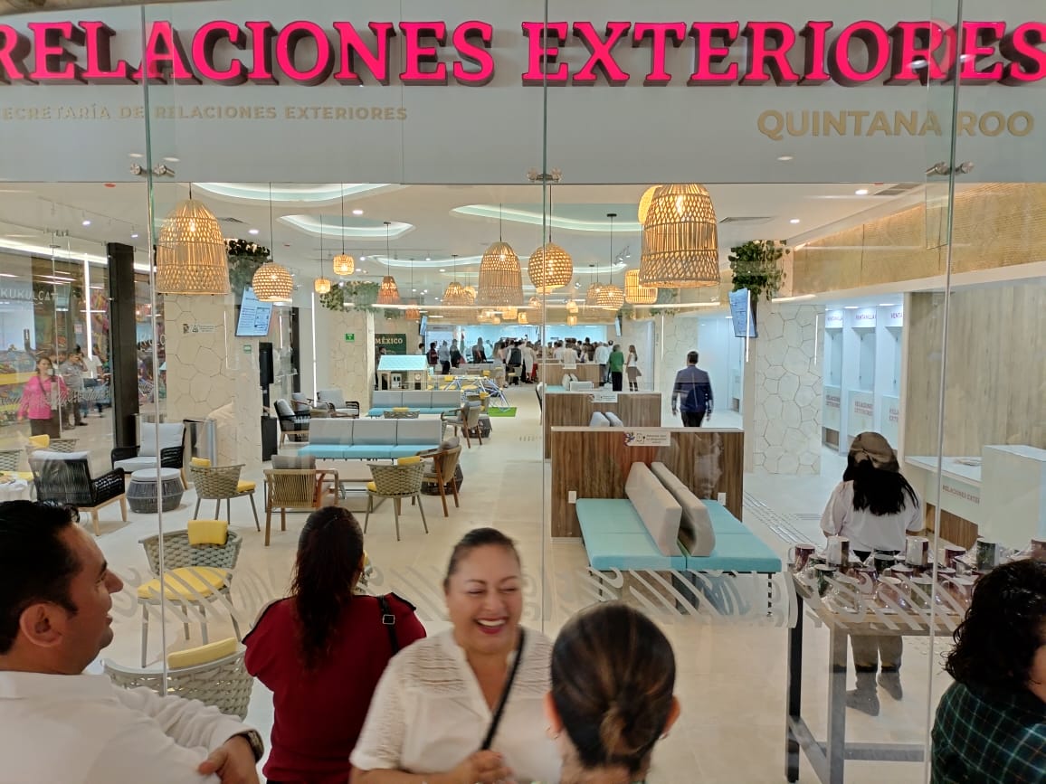 Marcelo Ebrard y Mara Lezama inauguran oficinas de pasaportes en Cancún, la más grande y moderna de la Península