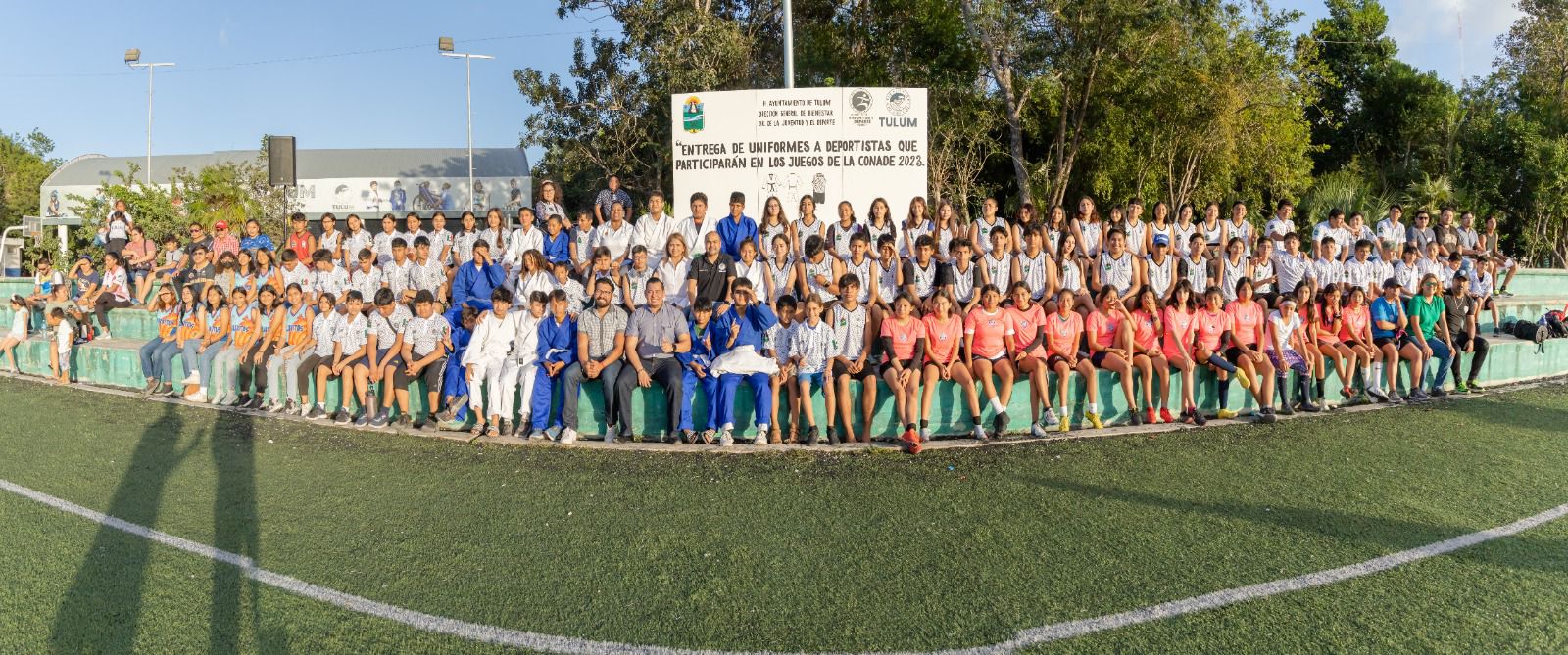 Gobierno de Tulum uniforma a sus atletas para los Juegos deportivos CONADE 2023