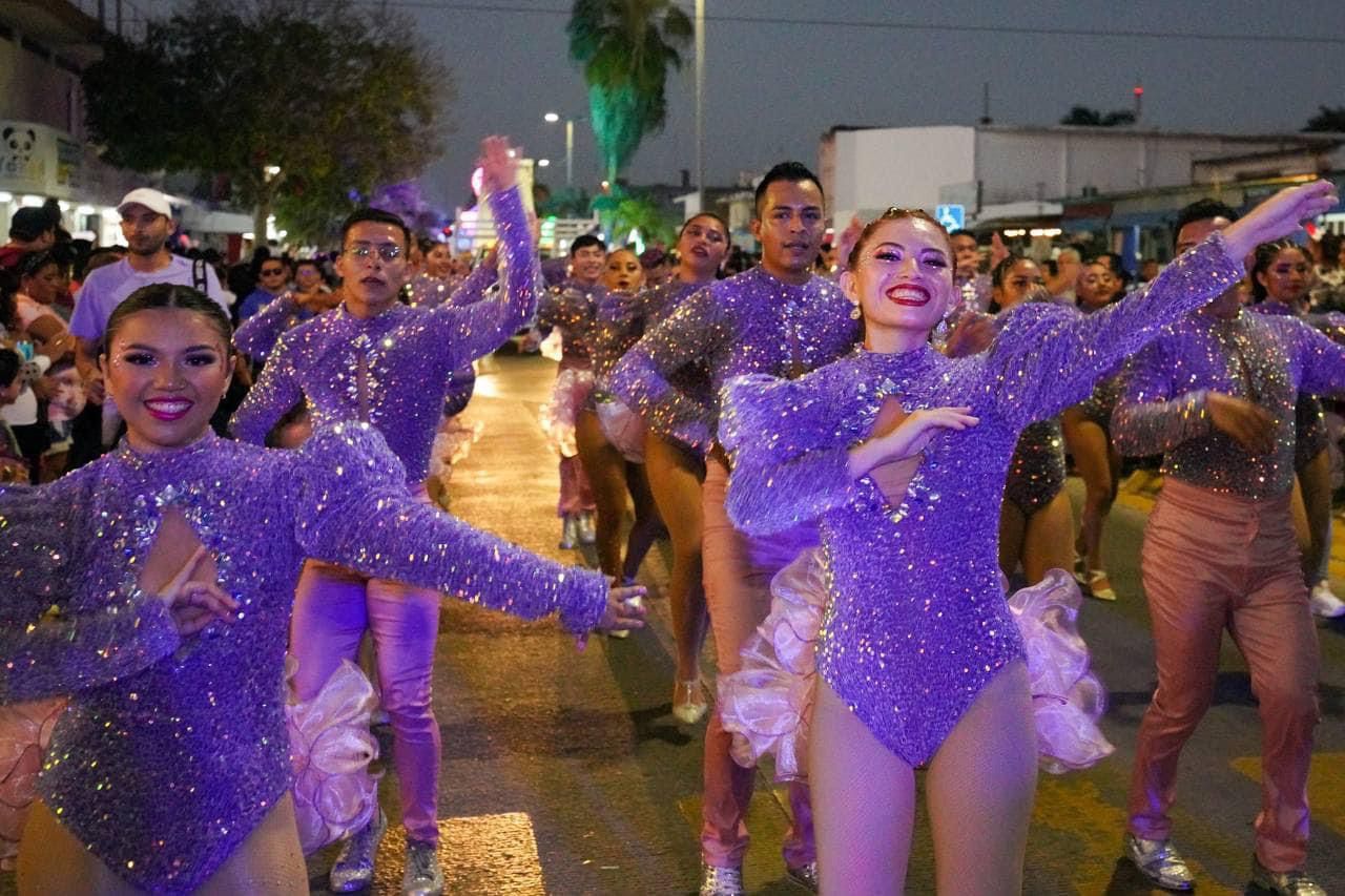 Mara Lezama encabeza colorido y familiar Carnaval en Chetumal