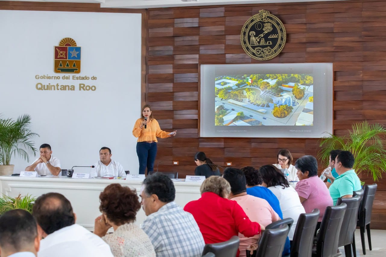 Escucha gobierno de Lili Campos a sectores para renovación de Plaza cívica 