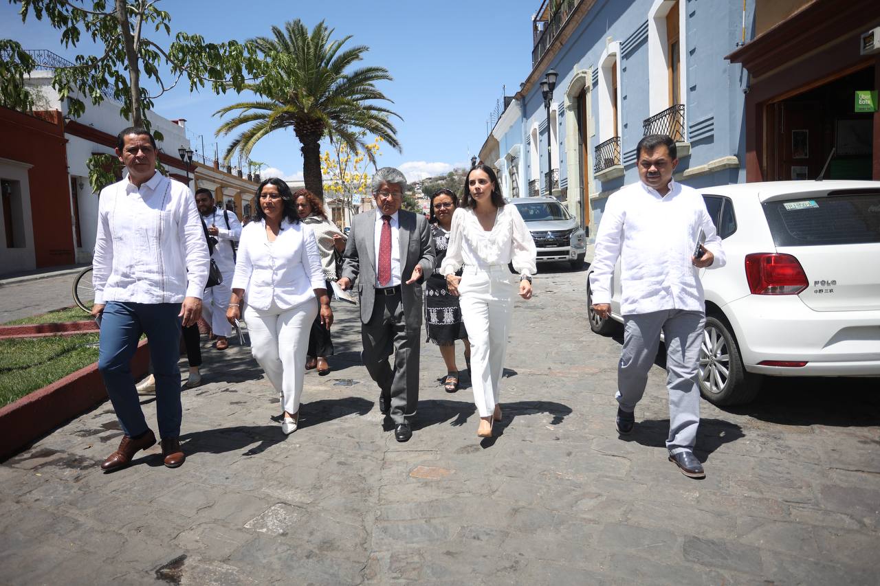 Refrenda Ana Patricia Peralta hermanamiento de Cancún con Oaxaca. 