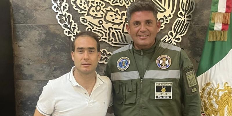 Diego Castañón se reúne con militar encargado del Aeropuerto de Tulum