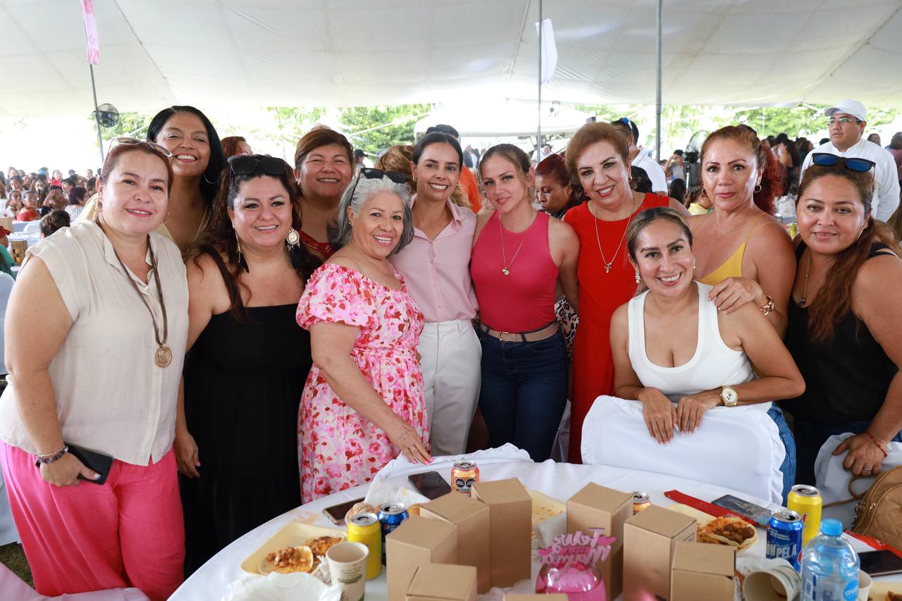 Festeja Ana Paty a madres sindicalizadas del Ayuntamiento 