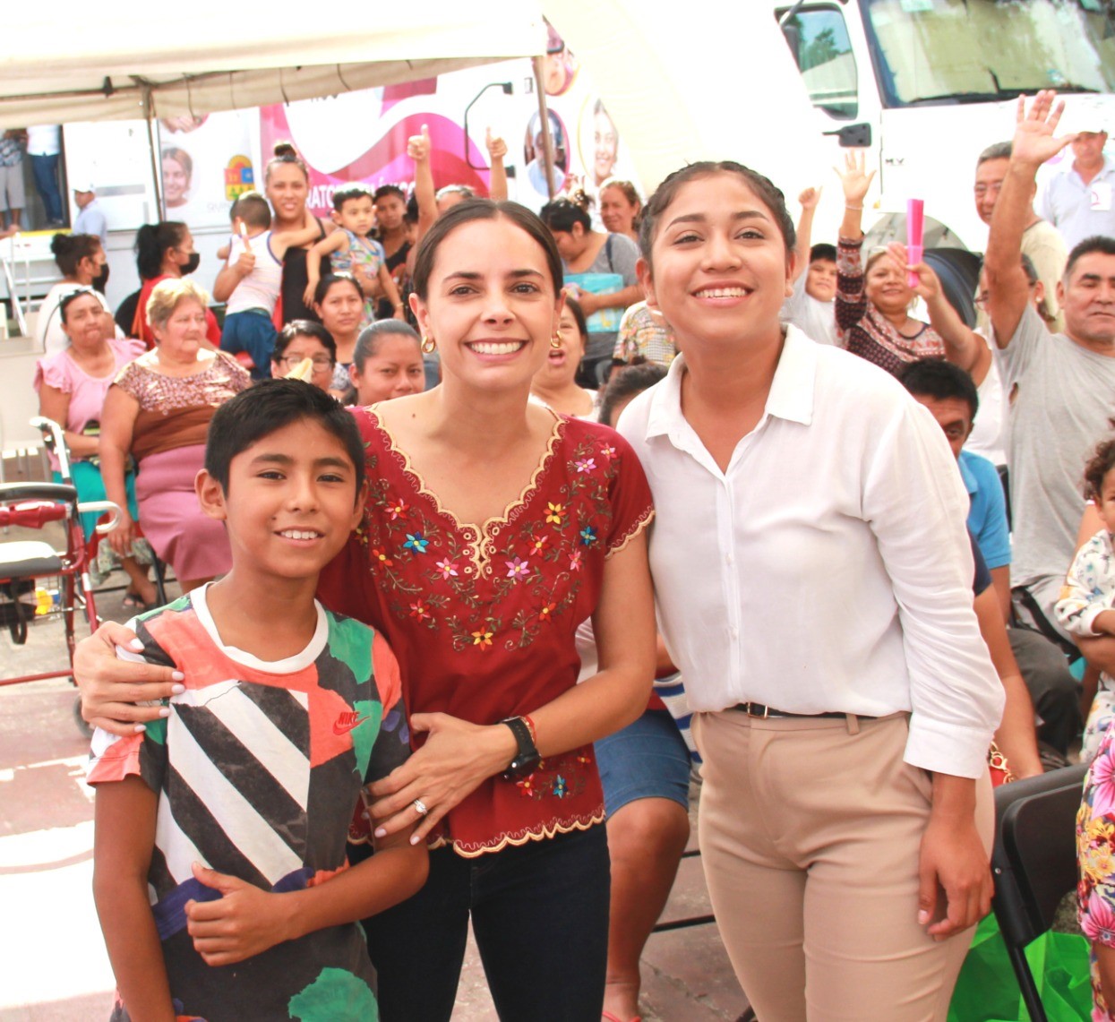 Vela Ana Paty Peralta por la salud de los cancunenses 