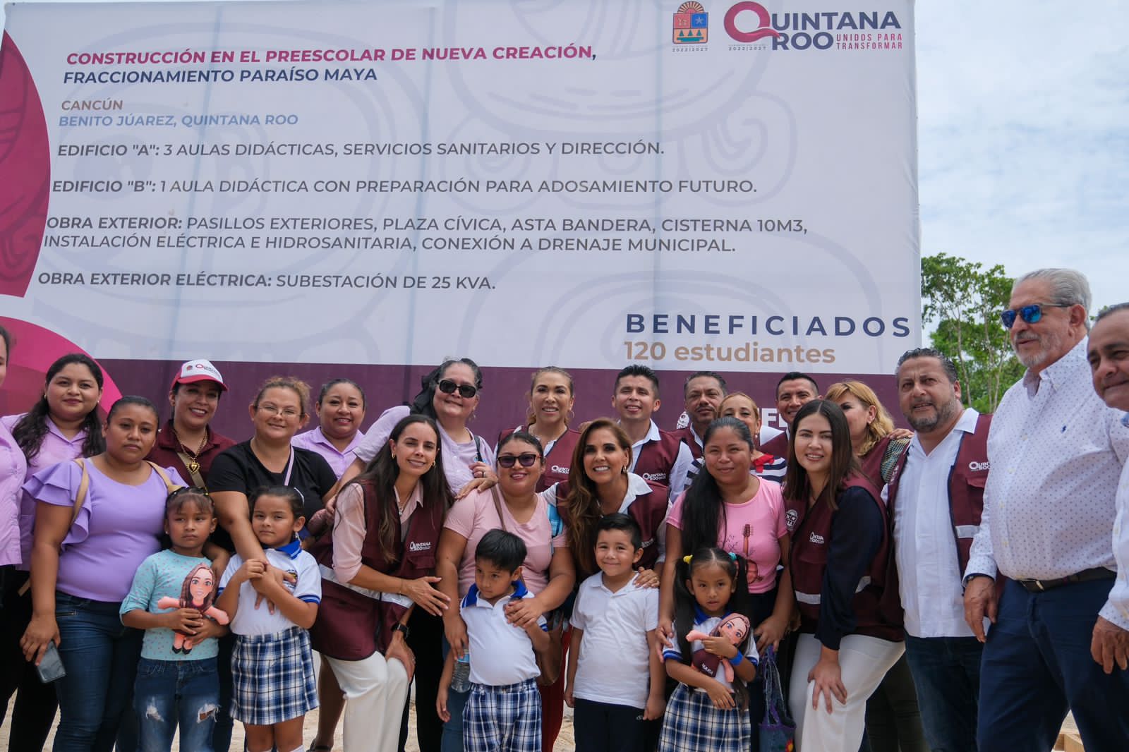 La gobernadora Mara Lezama Espinosa colocó la primera piedra en el preescolar