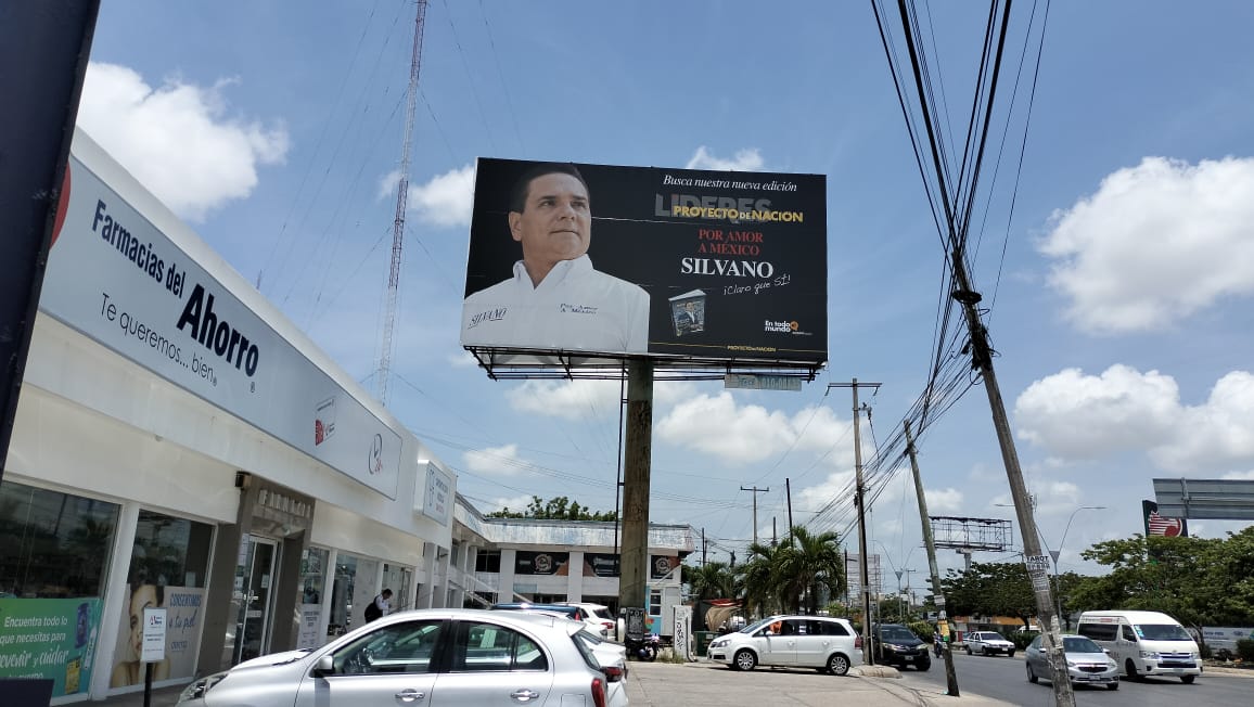 ex gobernador de Michoacán Silvano Aureoles Conejo también promociona su imagen en el municipio Benito Juárez.