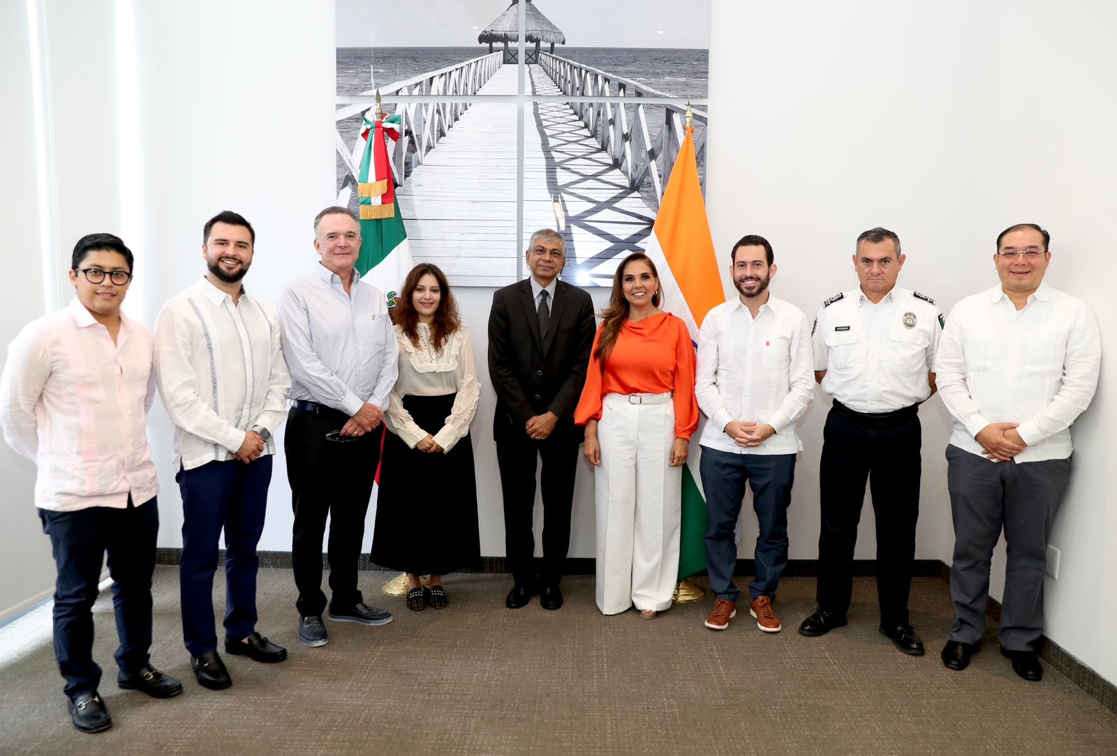 La gobernadora Mara Lezama Espinosa sostuvo una reunión de trabajo en esta ciudad con el embajador de la India en México, Pankaj Sharma,