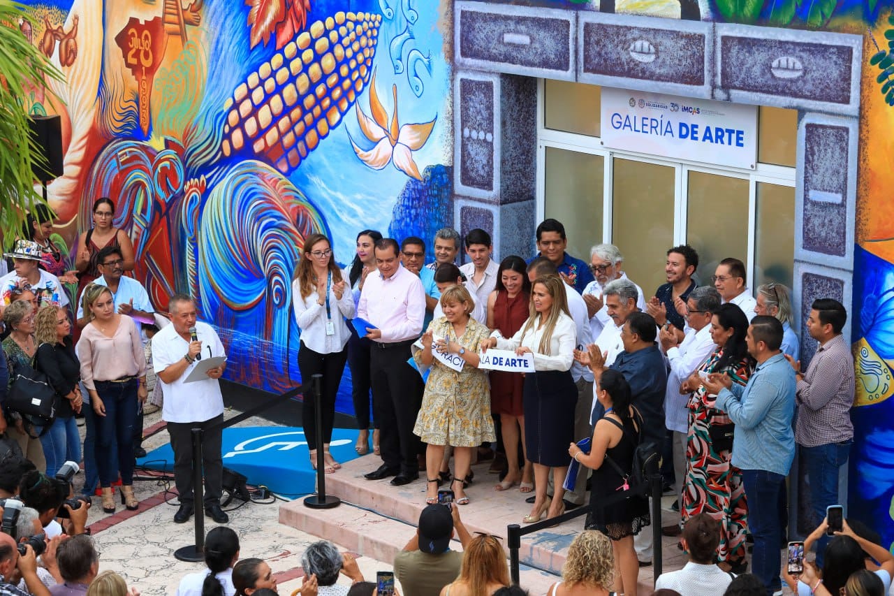 Lili Campos inauguró la primera galería de arte de Solidaridad y presentó el libro “30 Aniversario Solidaridad”