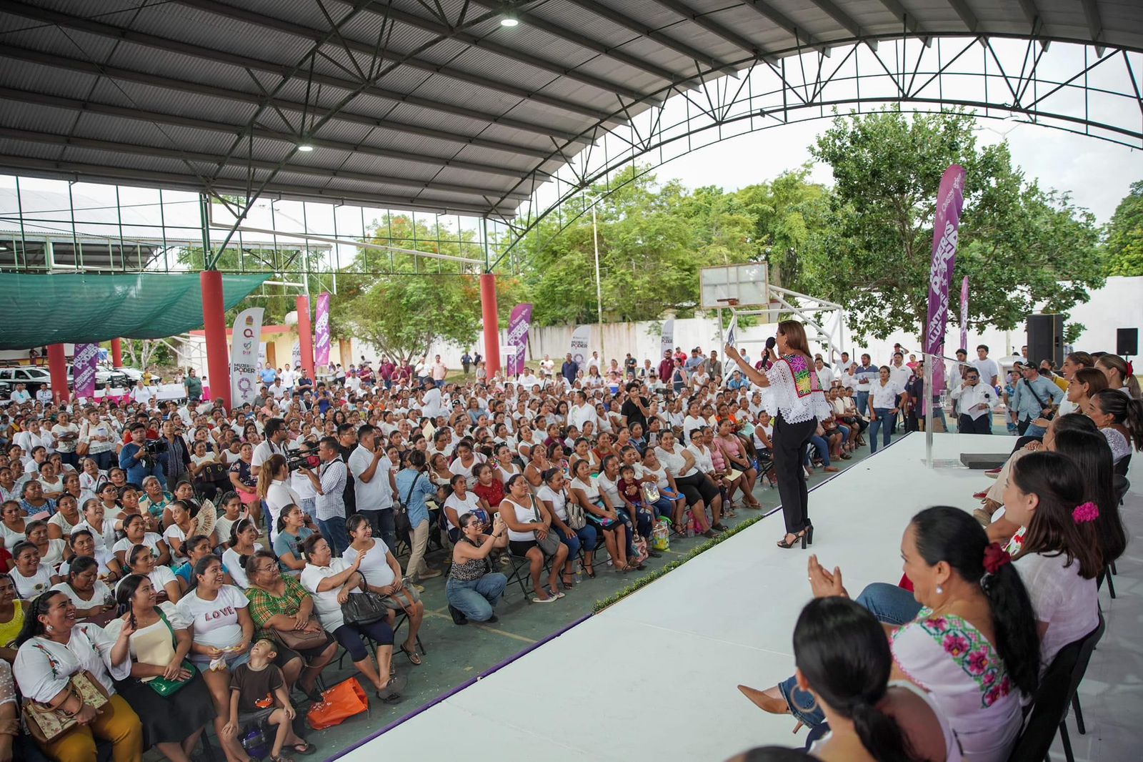 Mara Lezama entregó más de 4 mil 500 tarjetas Mujer Es Poder a beneficiarias de la zona maya