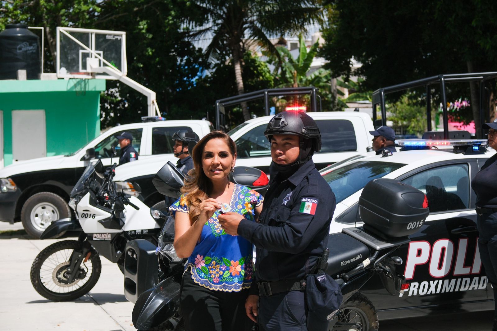 Mara Lezama Espinosa entregó unidades para el municipio de Puerto Morelos