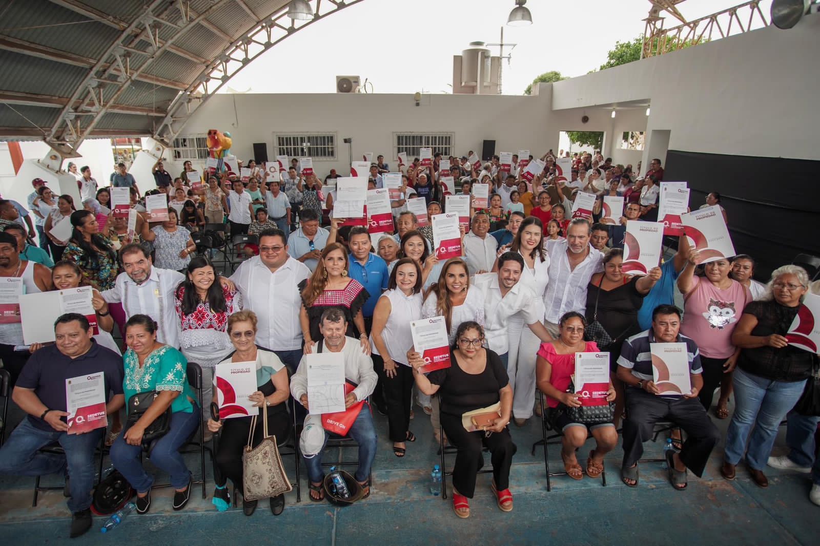 En lo que constituye un auténtico acto de justicia social, la gobernadora Mara Lezama Espinosa entregó 108 títulos de propiedad