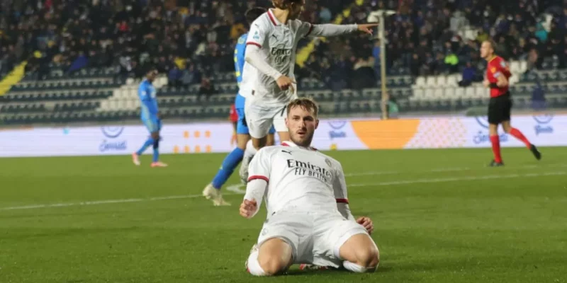 Debut con gol de Santiago Giménez en la serie a italiana