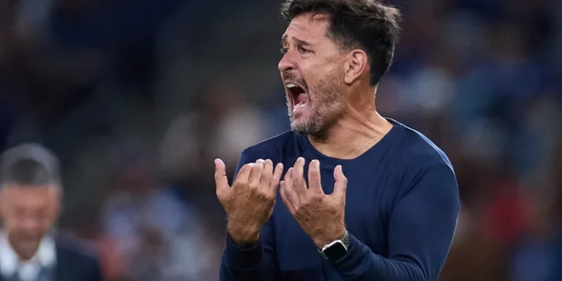 Pumas UNAM destituye a Gustavo Lema