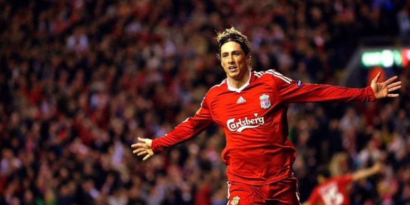Liverpool y Adidas firman contrato millonario
